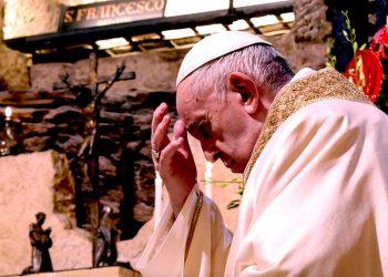 Najdraže molitve pape Franje dijele se svijetom: Molitvu od sedam riječi naučila ga je baka