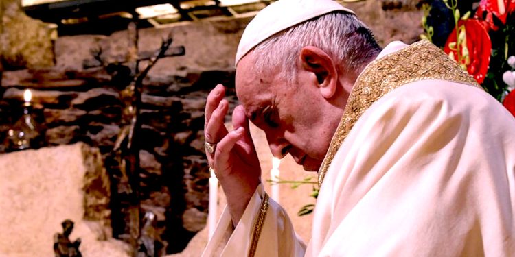 Najdraže molitve pape Franje dijele se svijetom: Molitvu od sedam riječi naučila ga je baka
