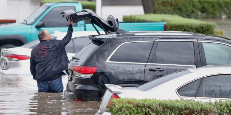 Najmanje 16 mrtvih u poplavama i tornadama dok su oluje trepale iz Teksasa u Ohio