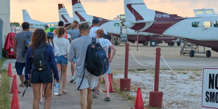 Nas građanin koji je vodio nožem pucao je nakon što je otmicao mali avion u Belizeu