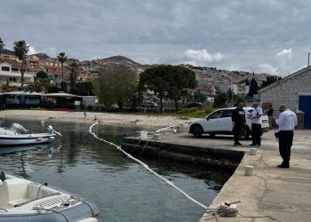 Nastavlja se intenzivno čišćenje mora na Hvaru