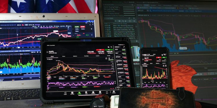 Nastavlja se potop na tržištima, padaju cijene dionica, zlata, nafte i dolara