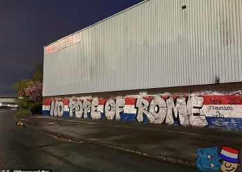 Navijači Rangersa iskrivaju bijesno s ‘odvratnim’ grafitima rugajući smrt pape Franjo u nastojanju da naljuti svoje tradicionalno katoličke rivale keltski