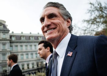 Neobični zahtjevi sekretara unutarnjih poslova-poput svježe pečenih kolačića od čokoladnog čipanja-“alarmirali” službenike