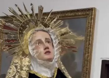 Netom prije smrti Pape, proplakao kip Djevice Marije: Vjernici dijele snimku