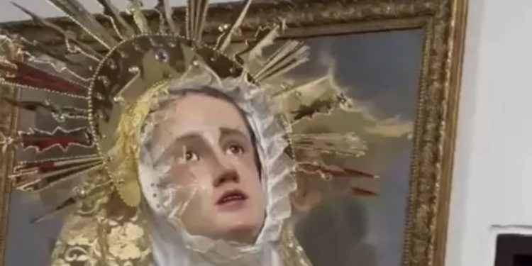 Netom prije smrti Pape, proplakao kip Djevice Marije: Vjernici dijele snimku