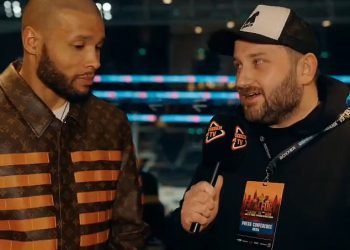 Neugodni trenutak komičara pogađa Chris Eubank Jr s ‘Tone gluhim’ dojmom oca Chrisa Eubank SR – s kim nije razgovarao godinama usred obiteljske svađe