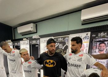 Neymar New Hero u gradu: Govor timu odjeveni kao Batman