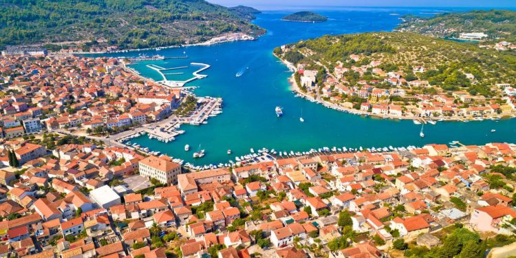 Nezakonito posjedovao pištolj i pijan pucao iz njega u Vela Luci