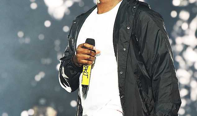 Noveties Britanski reper s pet singlova br. 1 otkriva da se prekvalificirao kao gistener i nitko nije shvatio tko je do kraja tečaja