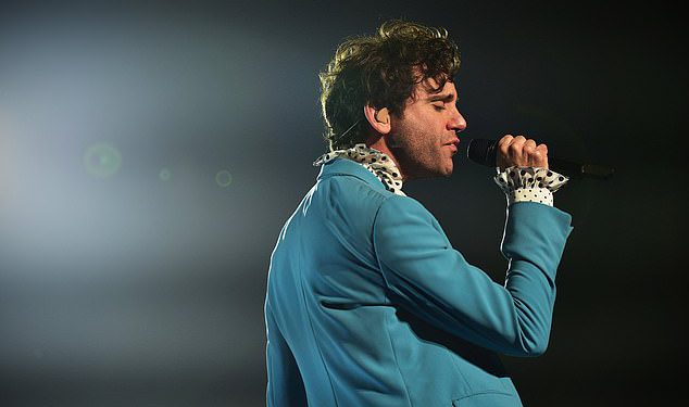 Noyes Pop Star otkriva da objavljuje novu ‘euforičnu, radosnu i živopisnu’ glazbu ove godine dok se njegova hit TV emisija vraća za treću seriju