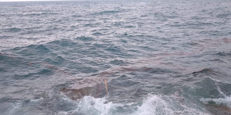 OVO MOŽE BITI OPASNO Blato, nafta, daske i smrad