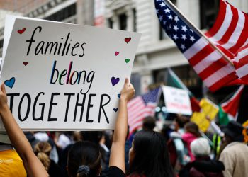 Obitelj pritvorena racijom u rodnom gradu graničnog cara objavljena nakon prosvjeda