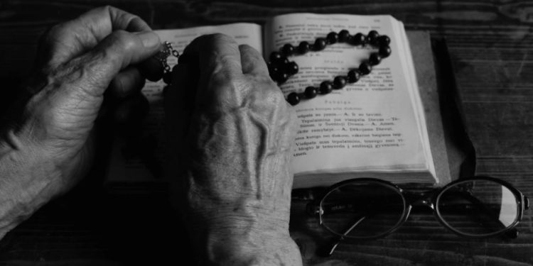 Očuvajmo ove molitve od zaborava: Molitve naših baka kroz veliki tjedan