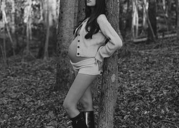 Olivia Culpo’s WAG PALS reagira na njezin goli pucanj za bebe dok čeka prvo dijete s Christianom McCaffreyjem