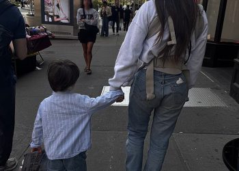 Olivia Munn, 44, osvaja tisuće novih obožavatelja za njezinu ‘relatable’ priču o malim malim i mališanima