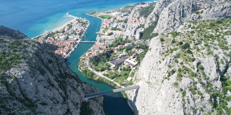 Omišani žele prometno rješenje: “Trasa Dugi Rat-Omiš ima za posljedicu trajnu devastaciju okoliša i nova potencijalna odroništa”