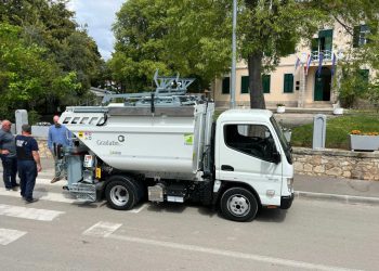 Općina Sv. Filip i Jakov nabavila novo komunalno vozilo za prikupljanje otpada vrijedno više od 120 tisuća eura