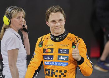 Oscar Piastri urla na položaj na Pole u Bahrein Grand Prixu, dok je suigrač koji je bio tužan ulaz