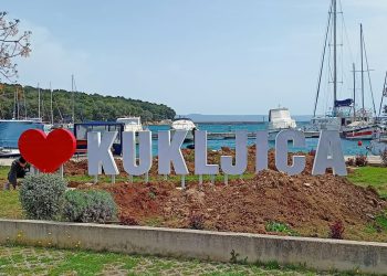 Osvježena proljetna vizura Kukljice na otoku Ugljanu