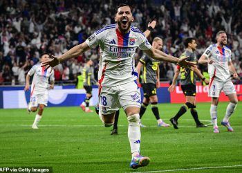 Otkriveno: Koliko je bliski Man United doista došao potpisati ‘genij’ francuski Wonderkid Rayan Cherki kad je imao 15 godina – i znakovi koji sugeriraju da će Lyon ovog ljeta napustiti s Unitedom i Liverpoolom u potrazi