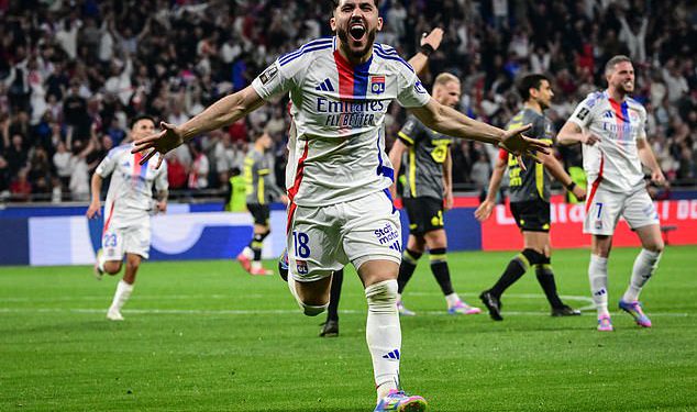 Otkriveno: Koliko je bliski Man United doista došao potpisati ‘genij’ francuski Wonderkid Rayan Cherki kad je imao 15 godina – i znakovi koji sugeriraju da će Lyon ovog ljeta napustiti s Unitedom i Liverpoolom u potrazi