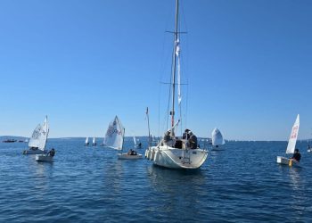 Ovo je trenutni prizor iz splitskog akvatorija. Održava se 1. izborna regata Split 1700 za klasu Optimist