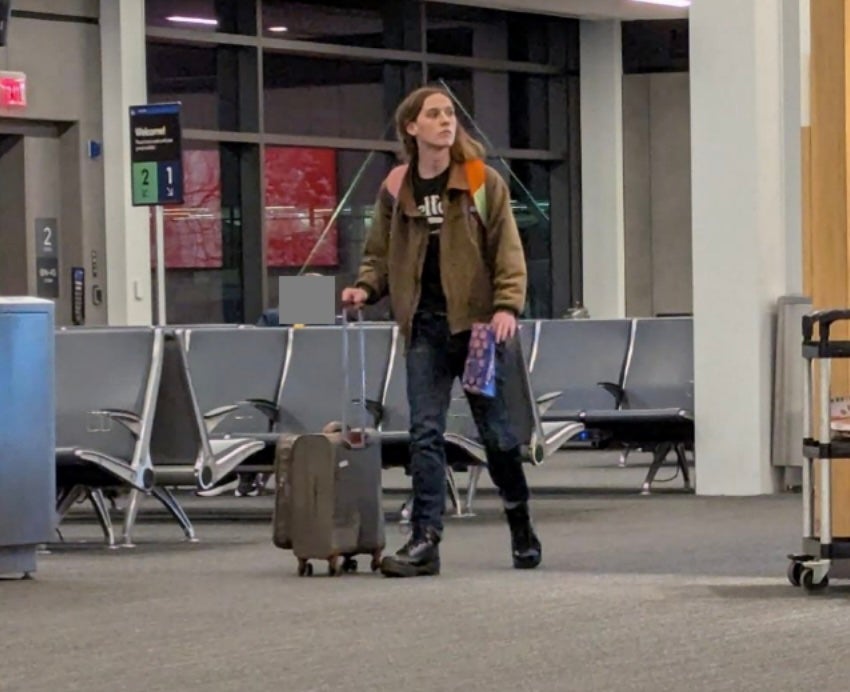 McIntire je nakon incidenta viđen na snimcima nadzora na međunarodnoj zračnoj luci Kansas City, navodi DOJ. U Bostonu su ga uhitili časnici.