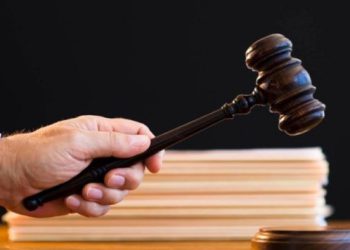 PODIGNUTA OPTUŽNICA Policajci iz Ljubuškog stranca izveli iz kladionice, ugurali u vozilo i odvezli u Čitluk