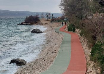 Pa jesu li tu stazu mogli izbetonirati koji metar dalje?