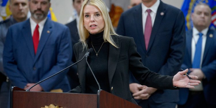 Pam Bondi proglasila je virginijsku muškarcu vrhunskom gangsterom MS13. Sada Ministarstvo pravosuđa želi odustati od svog slučaja