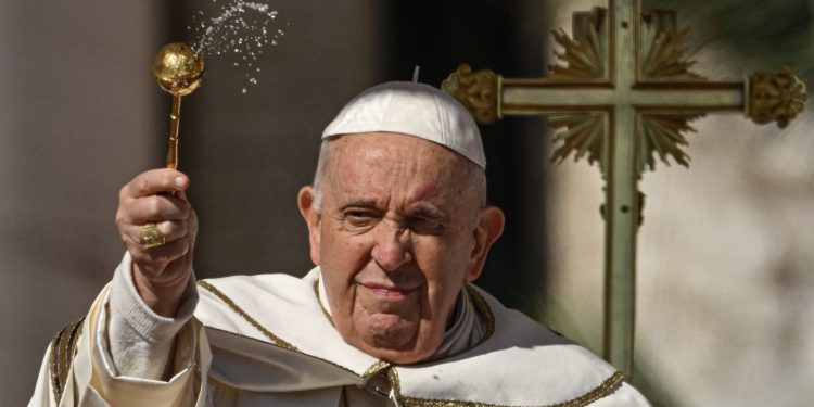 Papa Franjo izašao pred stotine ljudi i rekao: ‘Osjećam Božji prst’