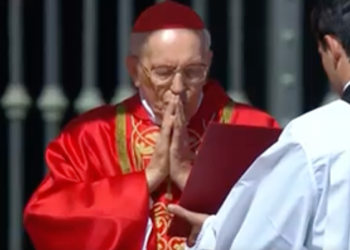 Papa Franjo želio je ‘izgraditi mostove, a ne zidove’, kardinal govori pogrebnoj misi u prividnom prelasku na predsjednika Trumpa