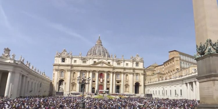 Papa je na Uskrs svijetu poslao poruku: ‘Ovako ćete otkriti Isusa, živog’