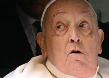 Papa se rijetko javno pojavljuje na uskrsnoj službi nakon bolnice | Vijesti