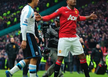Patrice Evra poziva Luis Suarez na borbu protiv kaveza od trinaest godina od zloglasnog rasizma – a Man United Legend čak kaže da bi bivša Liverpool zvijezda mogla ugristi ga