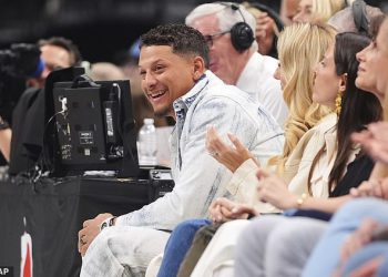 Patrick i Brittany Mahomes uživaju u NBA Date Night -u dok Luka Doncic uništava svoje voljene Dallas Mavericks
