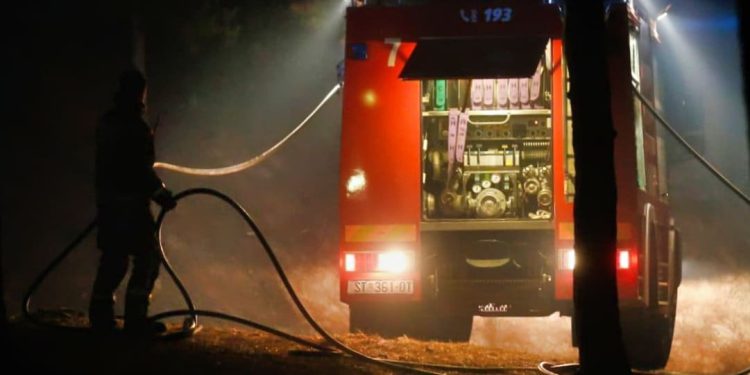 Planulo na Žnjanu, zapalio se građevinski materijal