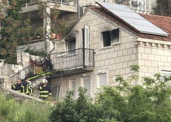 Planuo krov obiteljske kuće na Ilijinoj glavici (FOTO/VIDEO)