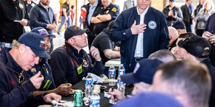 Po njegovim riječima: Shapiro prepričava evakuirajući požar požara u pidžami u prebivalištu guvernera Pennsylvanije