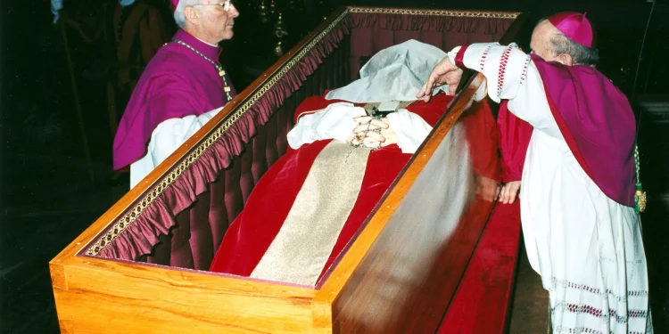 Pogreb pape Franjo trebao bi biti skromniji od prošlih papinskih pogreba