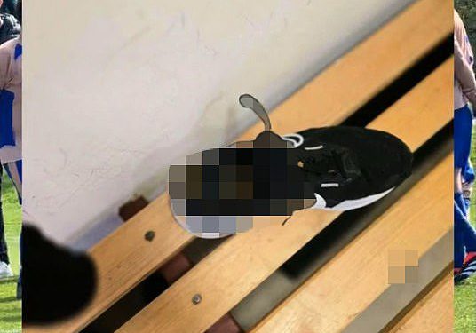 Poo-Dunnit? Istraga je pokrenuta nakon što je nogometni Ref pronašao da je feeces ostavio u cipeli kada je dao kontroverzni kazni – i napustio meč zbog vlastite sigurnosti