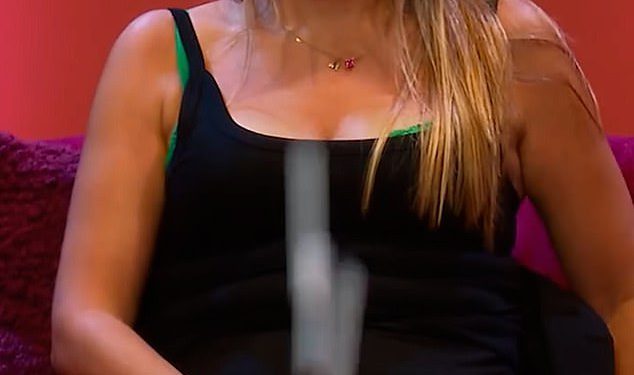 Posljednja Laughting’s Harriet Kemsley priznaje da su njezini DM -ovi divljali nakon što se pretvarala da pucaju ping pong lopte iz svojih nižih regija u showu