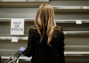 Prazne police trgovina dolaze dok tvrtke otkazuju narudžbe iz Kine usred tarifnih briga