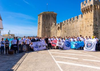 Pred Uskrs održana još jedna akcija čišćenja podmorja EKO TROGIR 2025. – Čistimo trogirsku rivu!