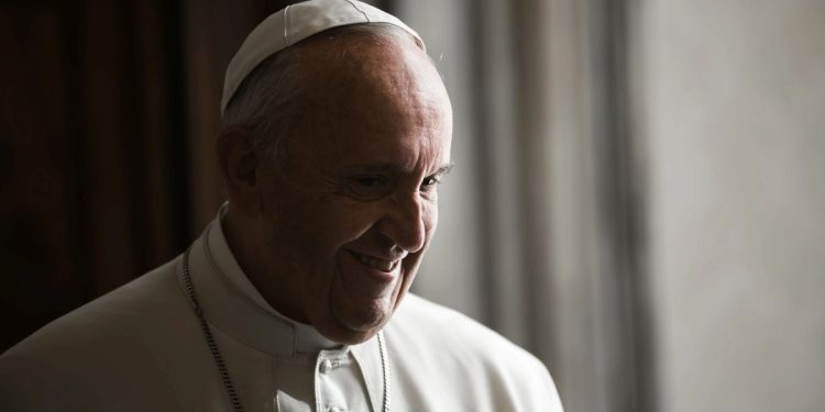 Preminuo papa Franjo…