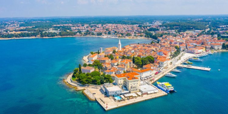 Pretežno sunčano uz moguće kratkotrajne pljuskove poslijepodne