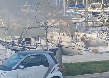 “Prije desetak dana izbio je požar na vezovima u Marini, zašto nitko o tome ne piše? Osim toga, zašto su jedrilice i čarteri ovdje cijelu godinu?”Evo što smo saznali!