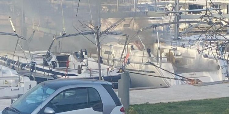 “Prije desetak dana izbio je požar na vezovima u Marini, zašto nitko o tome ne piše? Osim toga, zašto su jedrilice i čarteri ovdje cijelu godinu?”Evo što smo saznali!