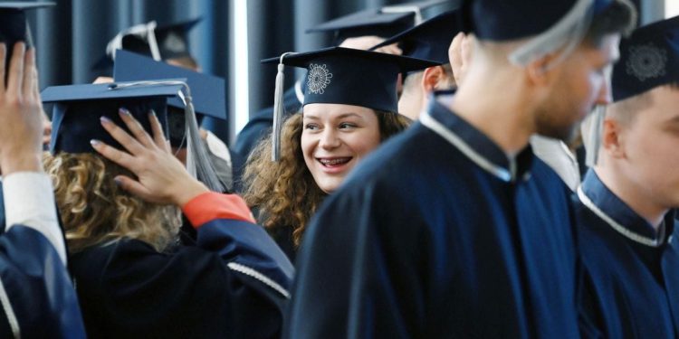 Promocija prvostupnika Nautike i tehnologije pomorskog prometa te Brodarstva i tehnologije pomorskog prometa na Sveučilištu u Zadru